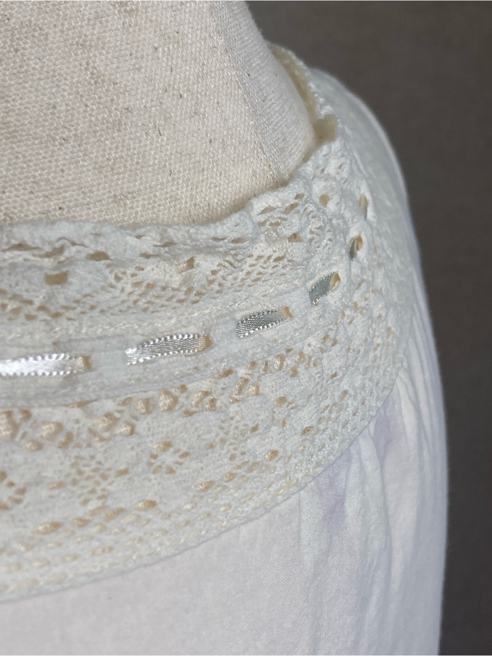 White Crocheted Lace Ribbon Yoke Button-Front Chemise, NEW - Picture 5 of 11